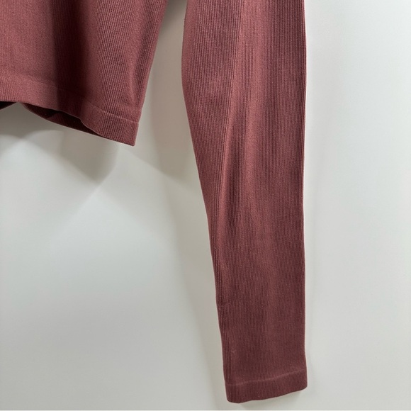 Aeropostale Reversible Cropped Ribbed Top – Size Medium (Dusty Rose/Mauve) - Picture 3 of 4